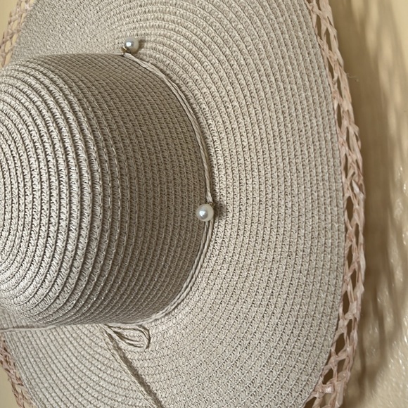 Avenue Zoe beach hat one size color cream very stylish big to cover - Picture 4 of 4